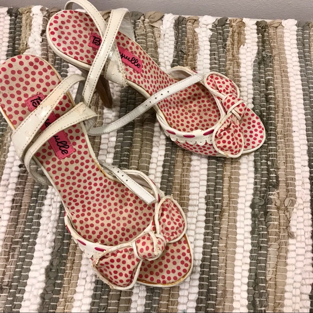 Betseyville fabric and patent leather sandals. Size 6M. Good used condition - Picture 4 of 11